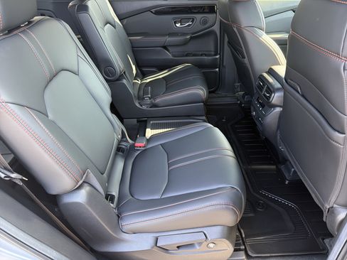 Used 2025 Honda Pilot TrailSport image 24