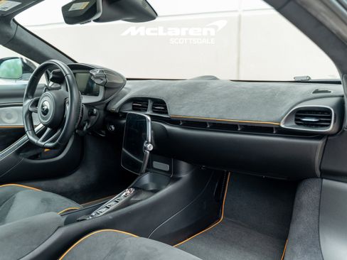 Used 2023 McLaren Artura RWD image 17