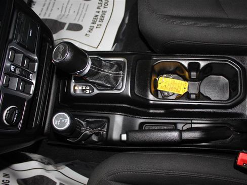Used 2019 Jeep Wrangler Unlimited Sahara AWD/4WD image 23