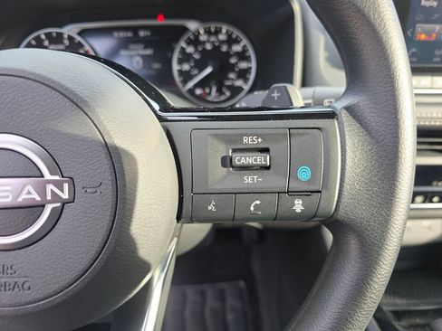 Used 2023 Nissan Rogue SV FWD image 31