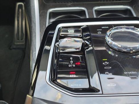 Used 2023 BMW 740i RWD image 12