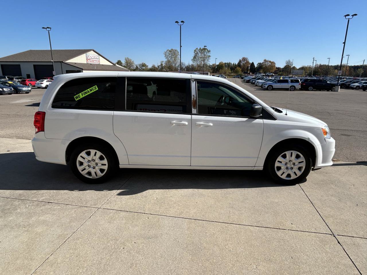 Used 2018 Dodge Grand Caravan SE FWD image 4