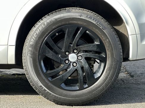 Used 2020 Land Rover Discovery Sport SE R-Dynamic image 13