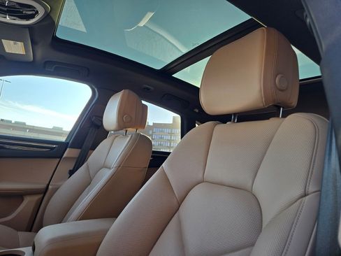 Used 2025 Porsche Macan image 20