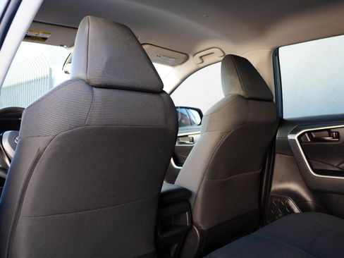 Used 2021 Toyota RAV4 LE image 12