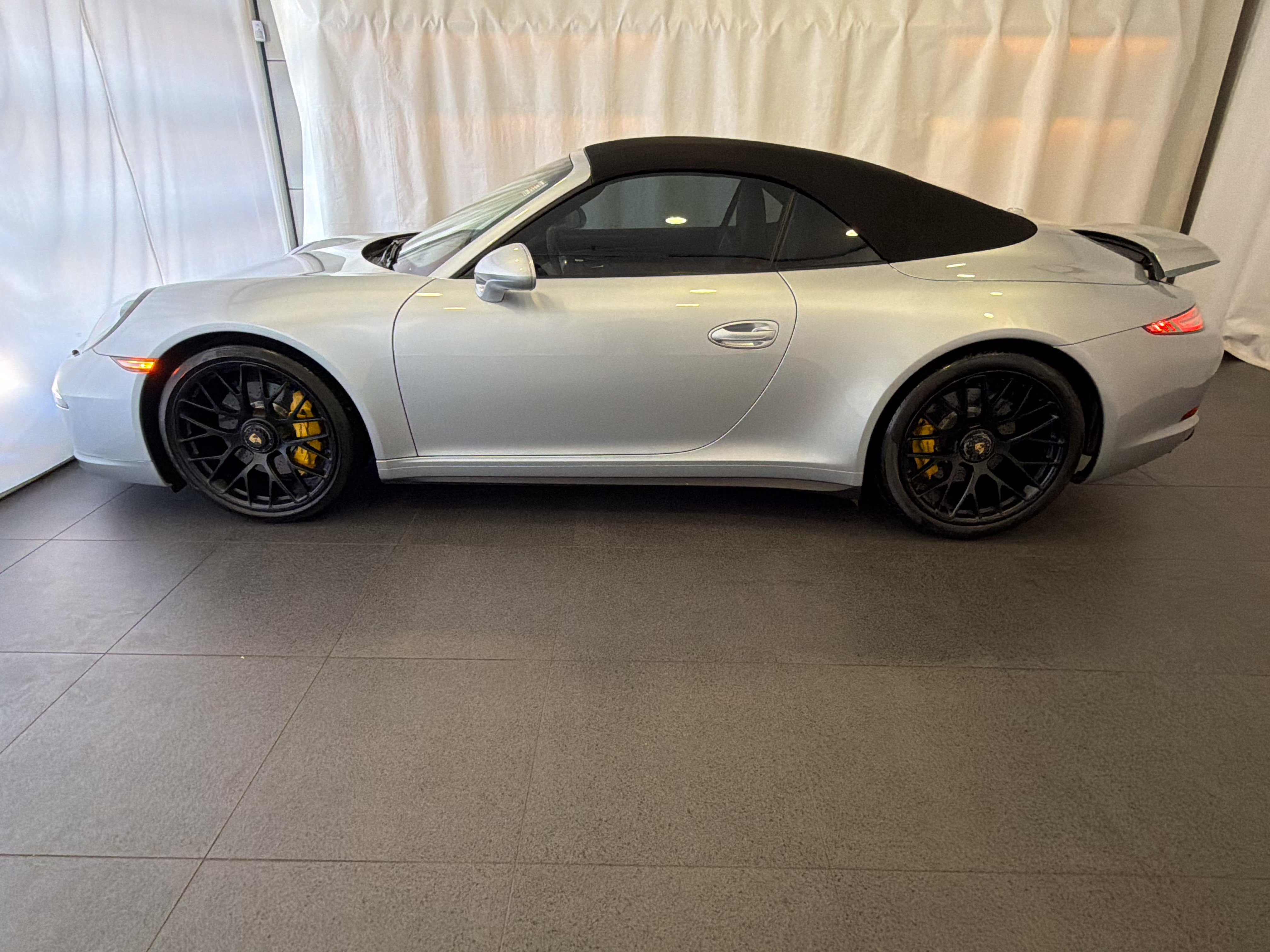 Used 2016 Porsche 911 Carrera GTS RWD image 2