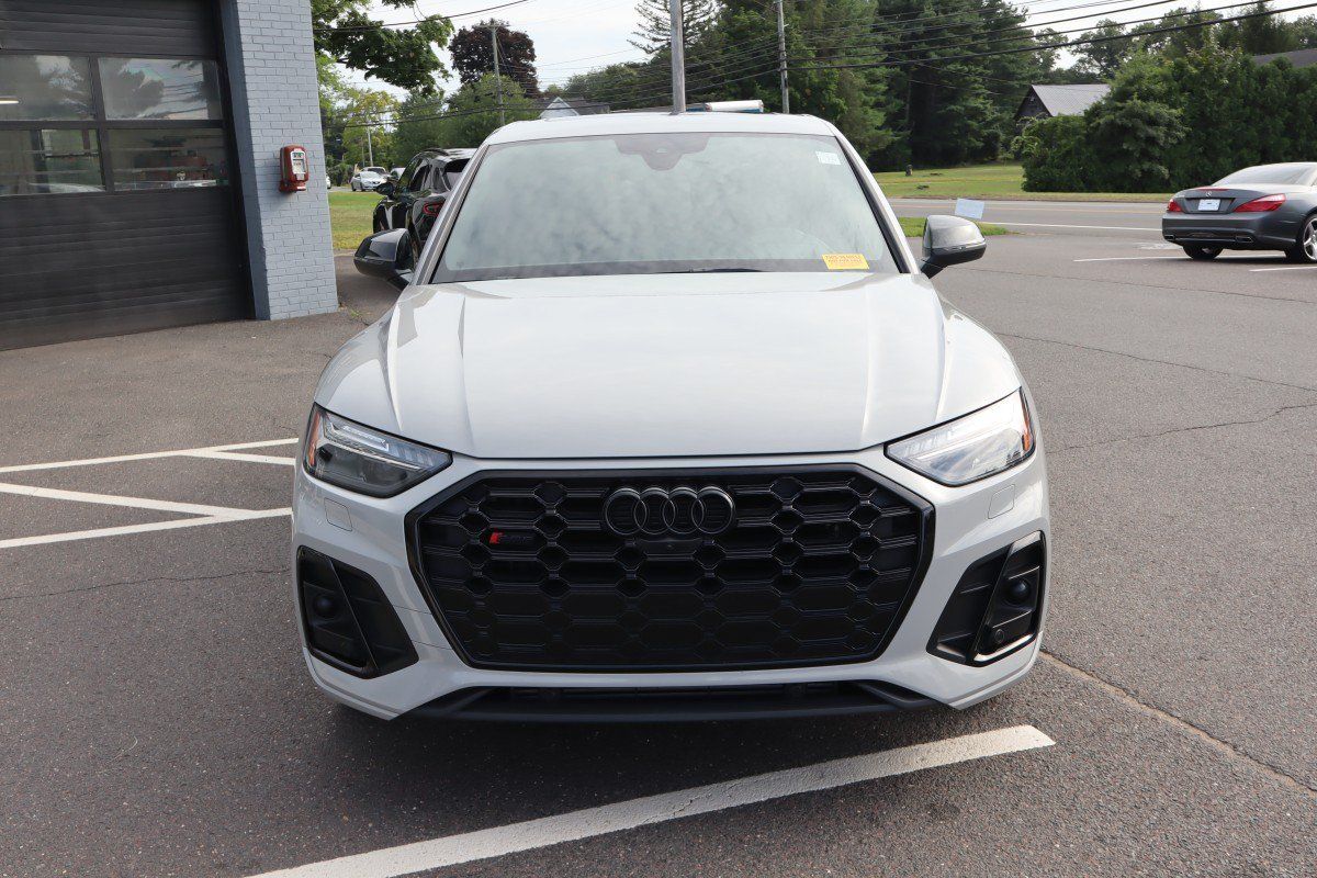 Used 2023 Audi SQ5 Prestige w/ Prestige Package AWD/4WD image 3