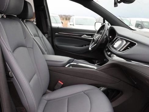 Used 2023 Buick Enclave Essence w/ Sport Touring Edition image 15