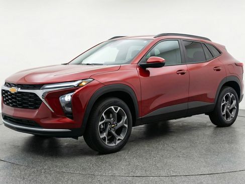 Used 2025 Chevrolet Trax LT image 3