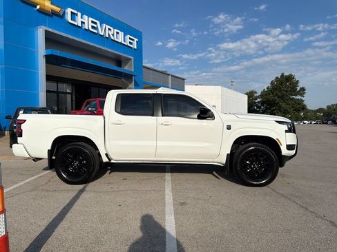 Used 2026 Nissan Frontier SV w/ SV Convenience Package AWD/4WD image 2