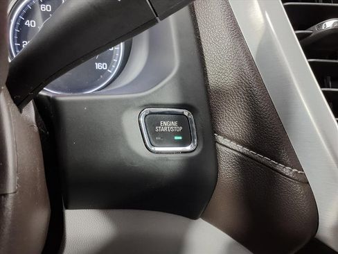 Used 2018 GMC Acadia SLT image 13