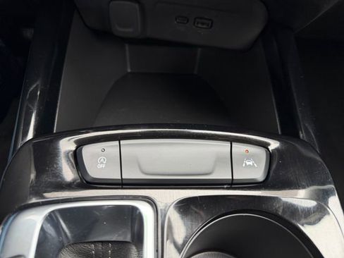 Used 2025 Chevrolet Trax LT w/ LT Convenience Package image 23