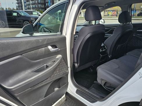 Used 2019 Hyundai Santa Fe SE image 16