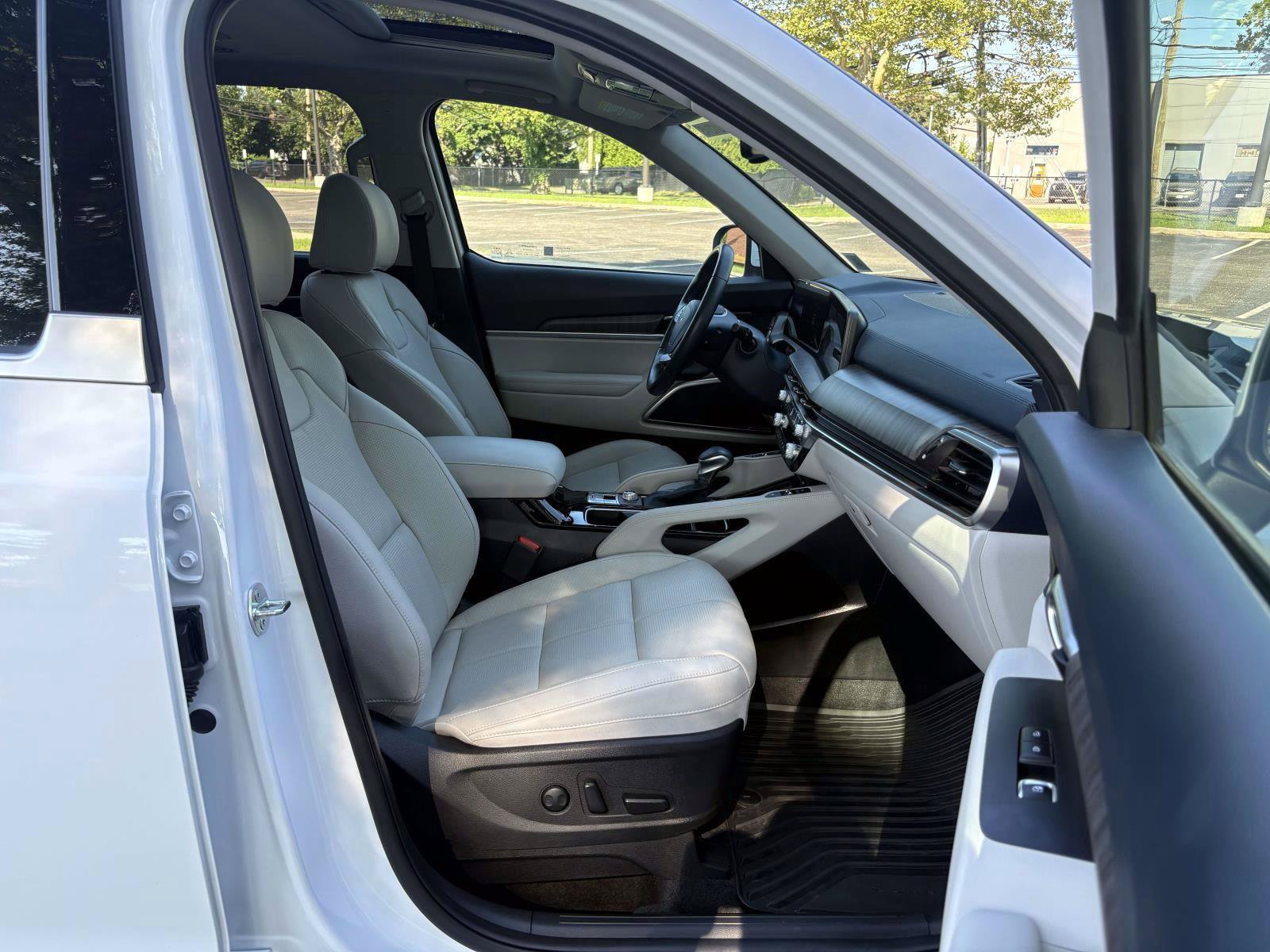 Certified 2025 Kia Telluride EX w/ EX Captain's Chair Package AWD/4WD image 23