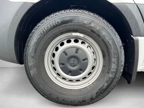 New 2025 Mercedes-Benz eSprinter 170 Cargo image 9
