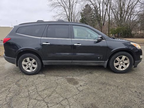 Used 2011 Chevrolet Traverse LT image 4