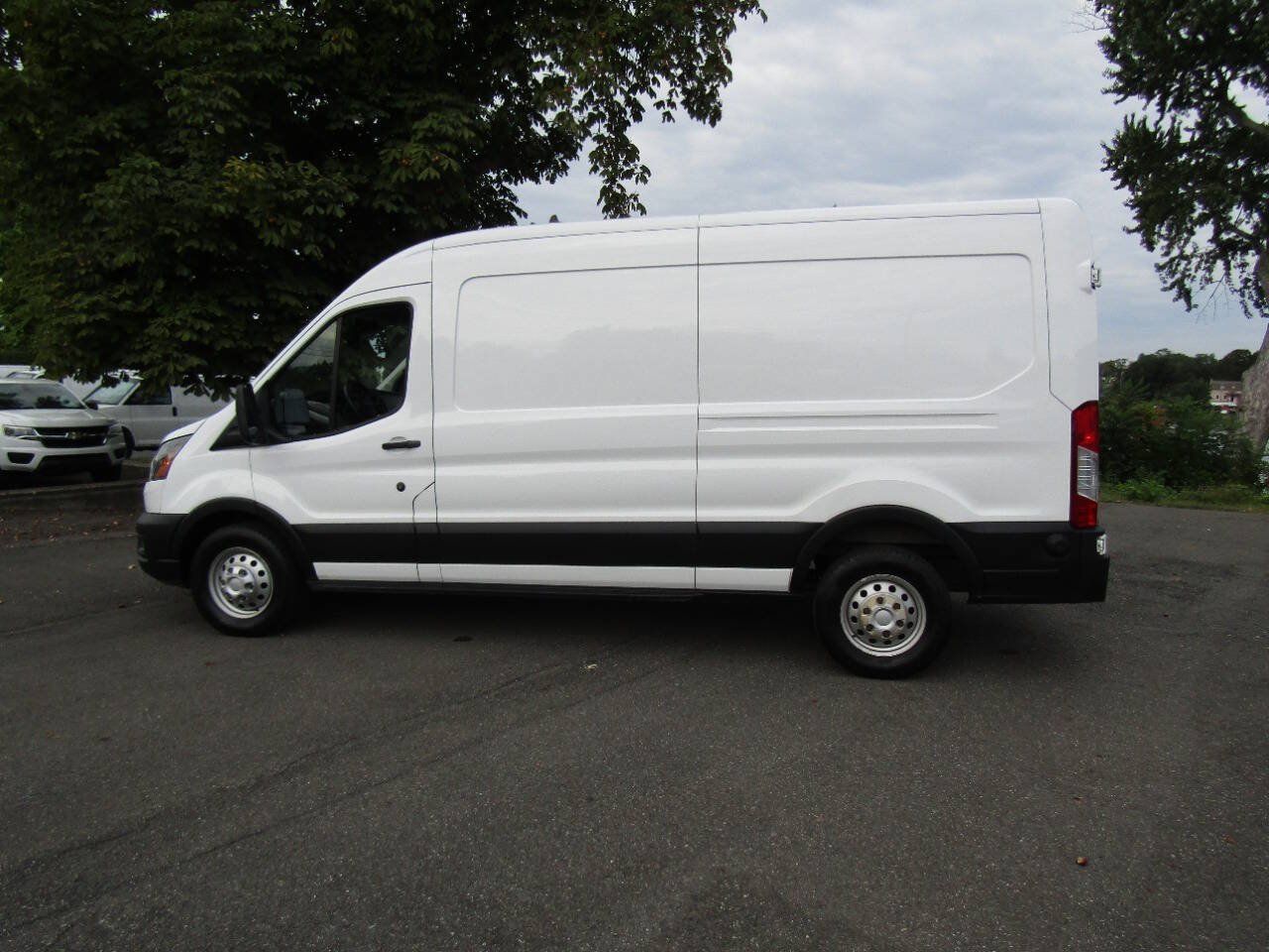 Used 2024 Ford Transit 250 148 Medium Roof Extended AWD image 4