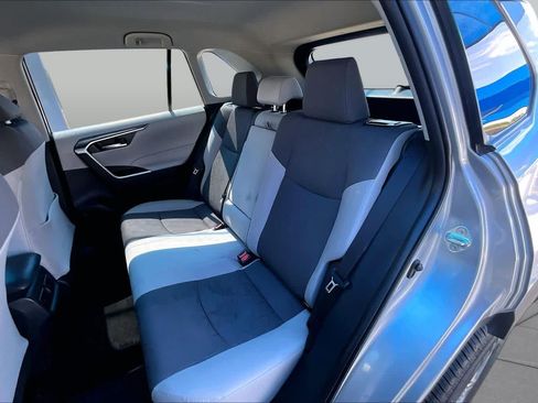 Used 2025 Toyota RAV4 XLE FWD image 21