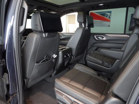Used 2023 Chevrolet Suburban High Country AWD/4WD image 24