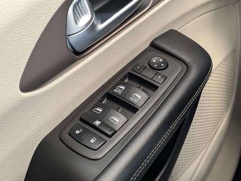 Used 2023 Chrysler Voyager LX FWD image 23