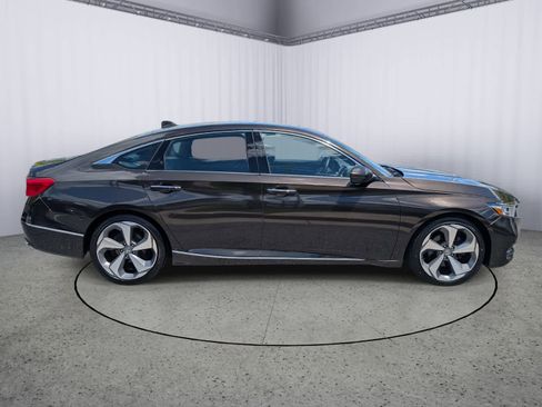 Certified 2018 Honda Accord Touring image 2