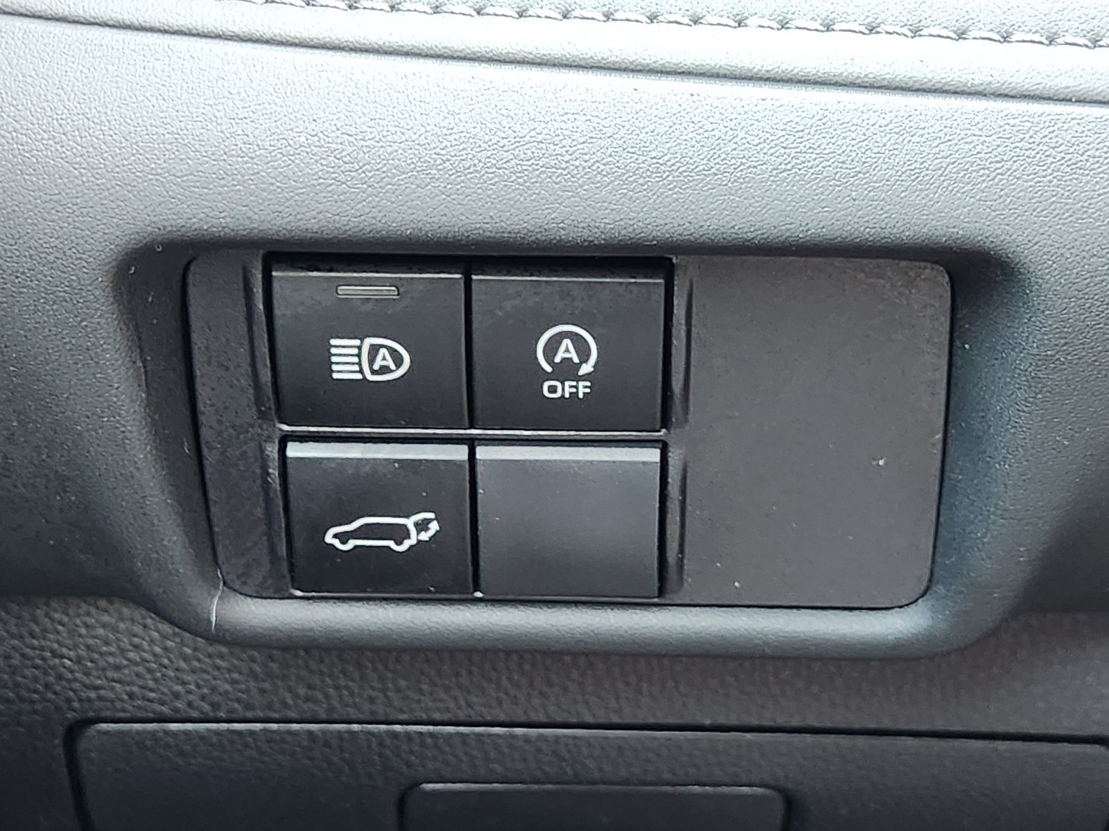 Used 2024 Toyota Highlander LE FWD image 26
