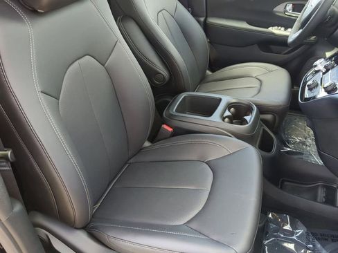 New 2025 Chrysler Voyager LX image 31