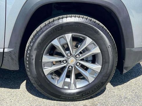 Used 2025 Chevrolet Equinox LT w/ Safety and Technology Package image 8