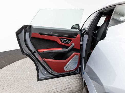 Used 2023 Lamborghini Urus S image 44