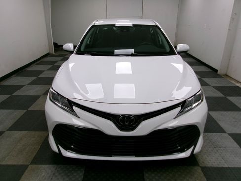 Used 2019 Toyota Camry LE FWD image 14