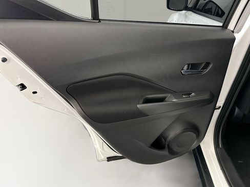 Used 2021 Nissan Kicks SV image 26