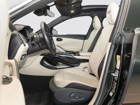 Used 2024 Aston Martin DBX AWD/4WD image 11
