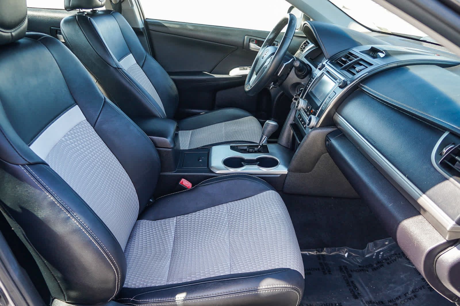 Used 2014 Toyota Camry SE FWD image 19