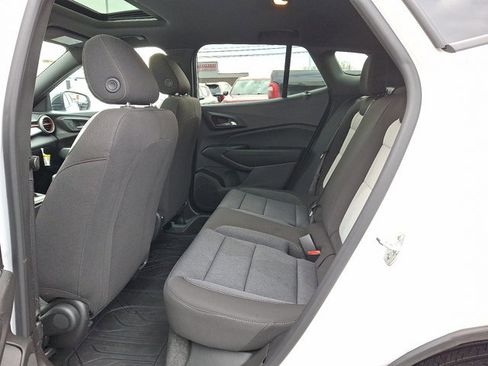 Used 2025 Chevrolet Trax RS w/ Sunroof Package image 10