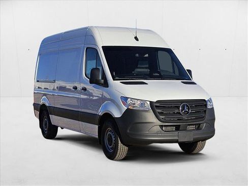 Used 2025 Mercedes-Benz Sprinter 2500 image 7