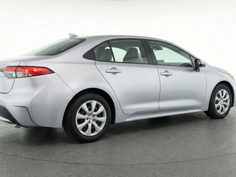 Used 2025 Toyota Corolla LE image 9