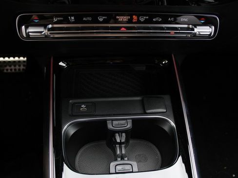 Used 2025 Mercedes-Benz GLA 250 4MATIC image 28