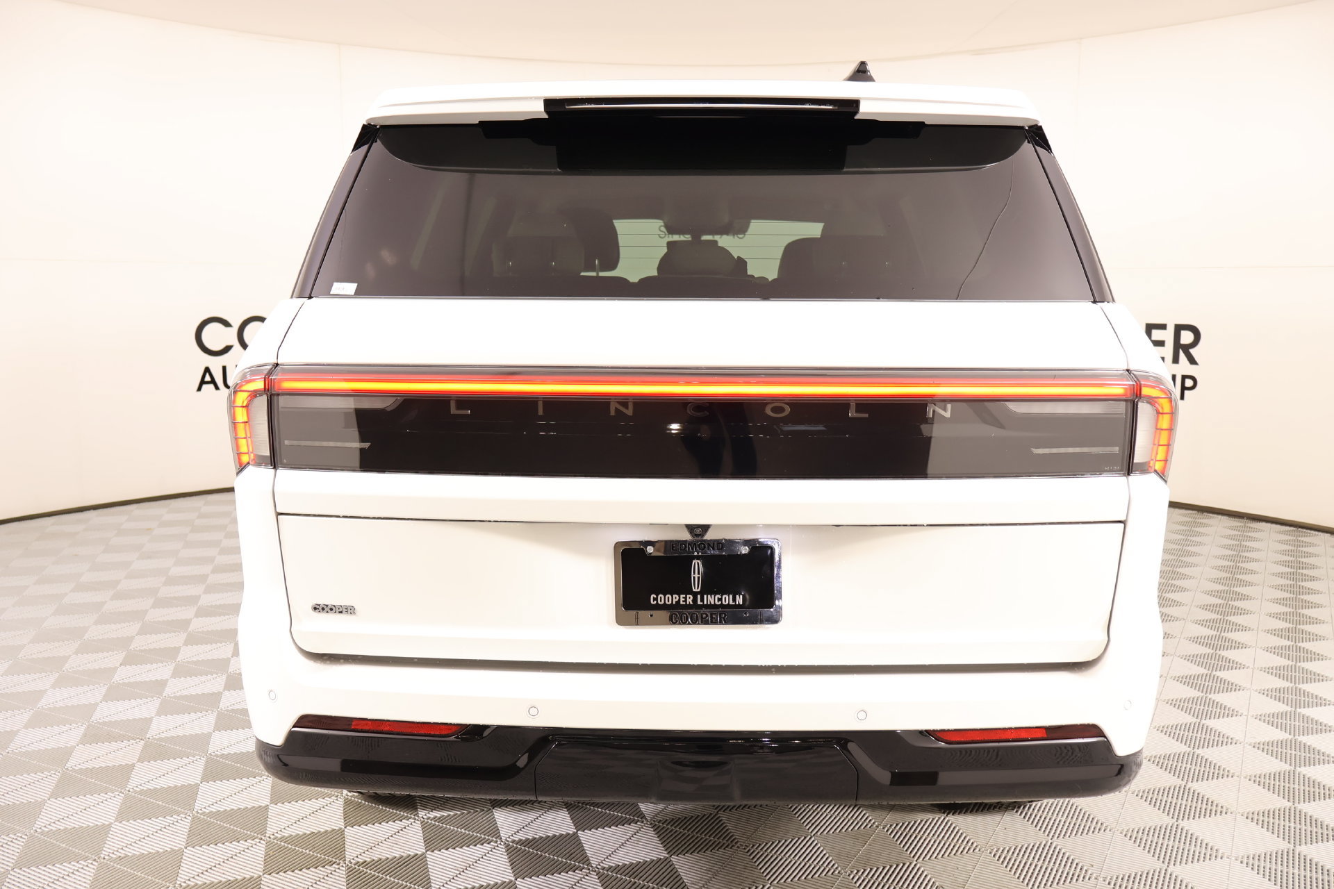 New 2026 Lincoln Navigator Premiere AWD/4WD image 23