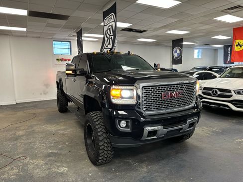 Used 2016 GMC Sierra 3500 Denali w/ Duramax Plus Package image 5
