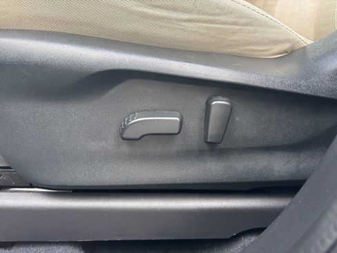 Used 2021 Subaru Ascent Premium w/ Convenience Package image 12