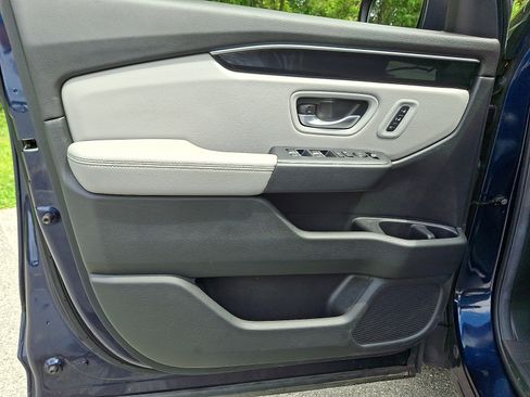 Used 2025 Honda Pilot EX-L image 12