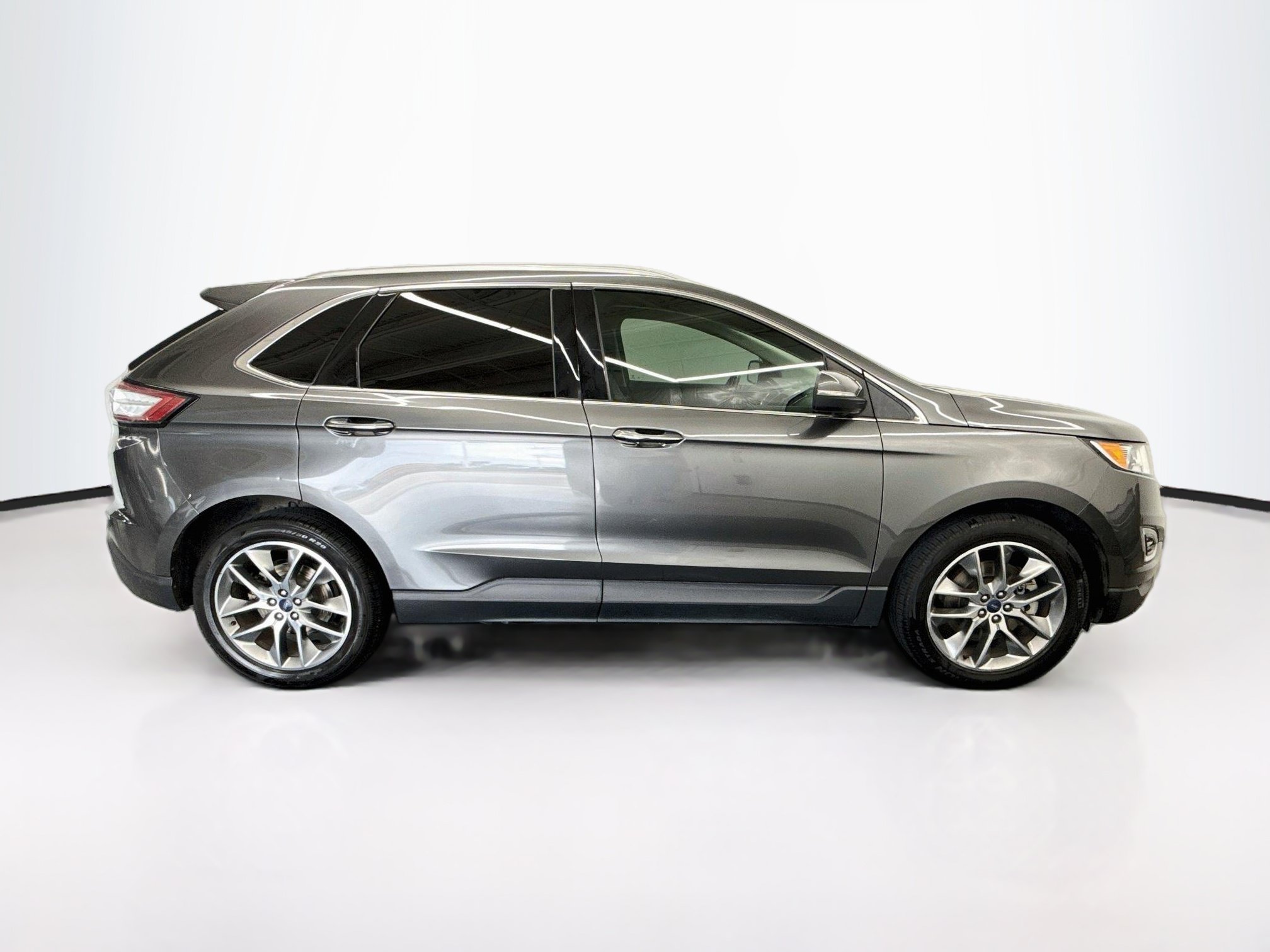 Used 2015 Ford Edge Titanium w/ Technology Package FWD image 10