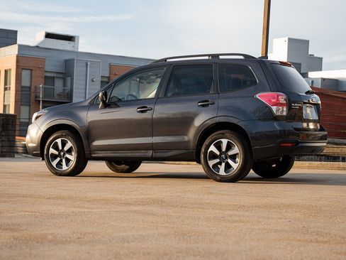 Used 2017 Subaru Forester 2.5i w/ Popular Package #2A image 5