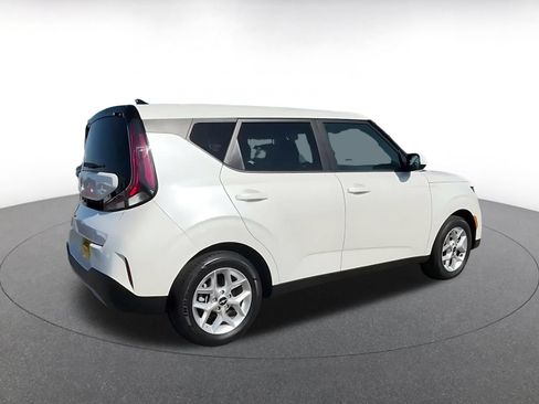 Used 2025 Kia Soul LX w/ LX Technology Package FWD image 12
