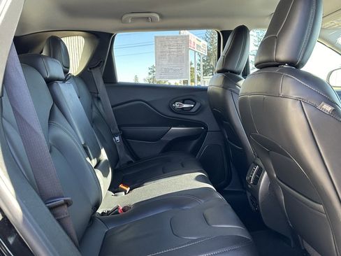 Used 2020 Jeep Cherokee Limited image 16