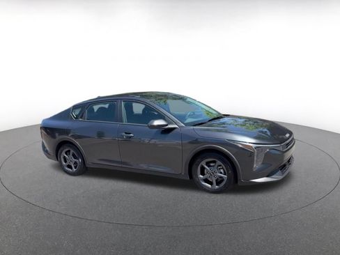 Used 2025 Kia K4 FWD image 2