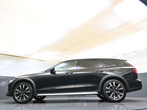 Certified 2024 Volvo V60 B5 Cross Country Ultimate image 31