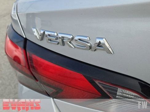 Used 2023 Nissan Versa SV image 4