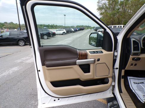 Used 2019 Ford F150 Lariat w/ Equipment Group 502A Luxury AWD/4WD image 24