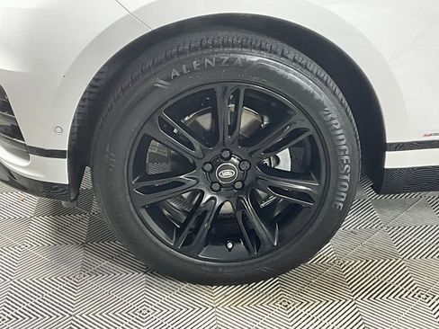 Used 2019 Land Rover Range Rover Velar R-Dynamic SE image 30